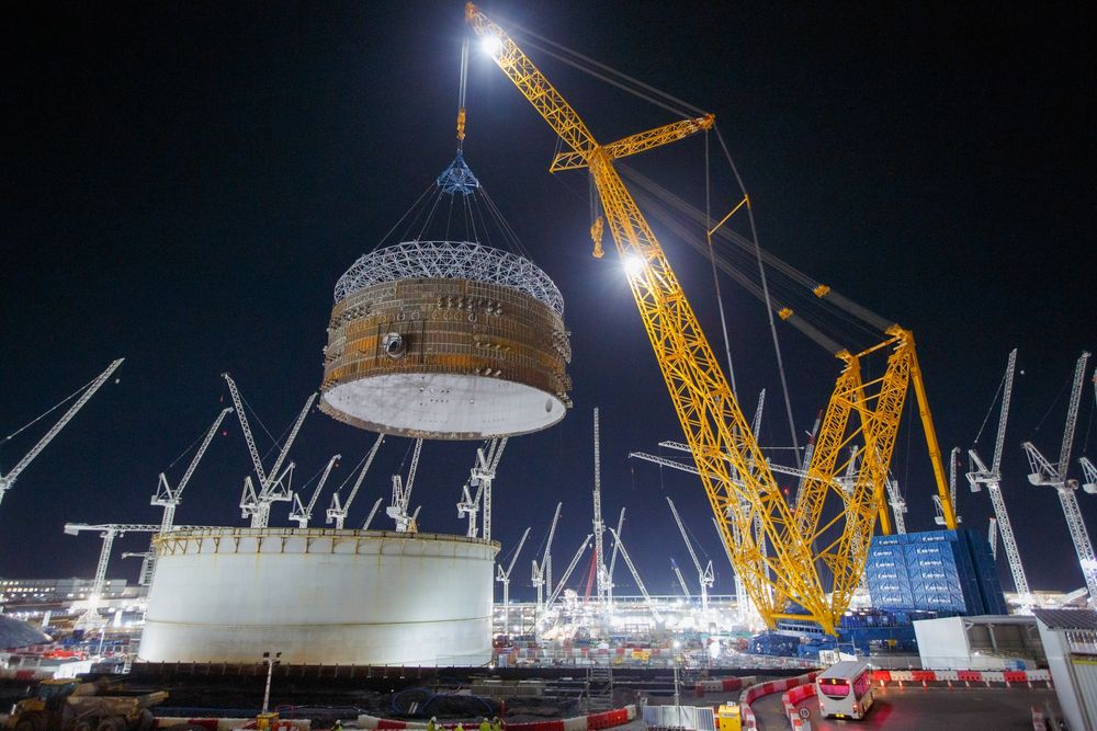 Най-големият кран в света – използван при строителството на АЕЦ