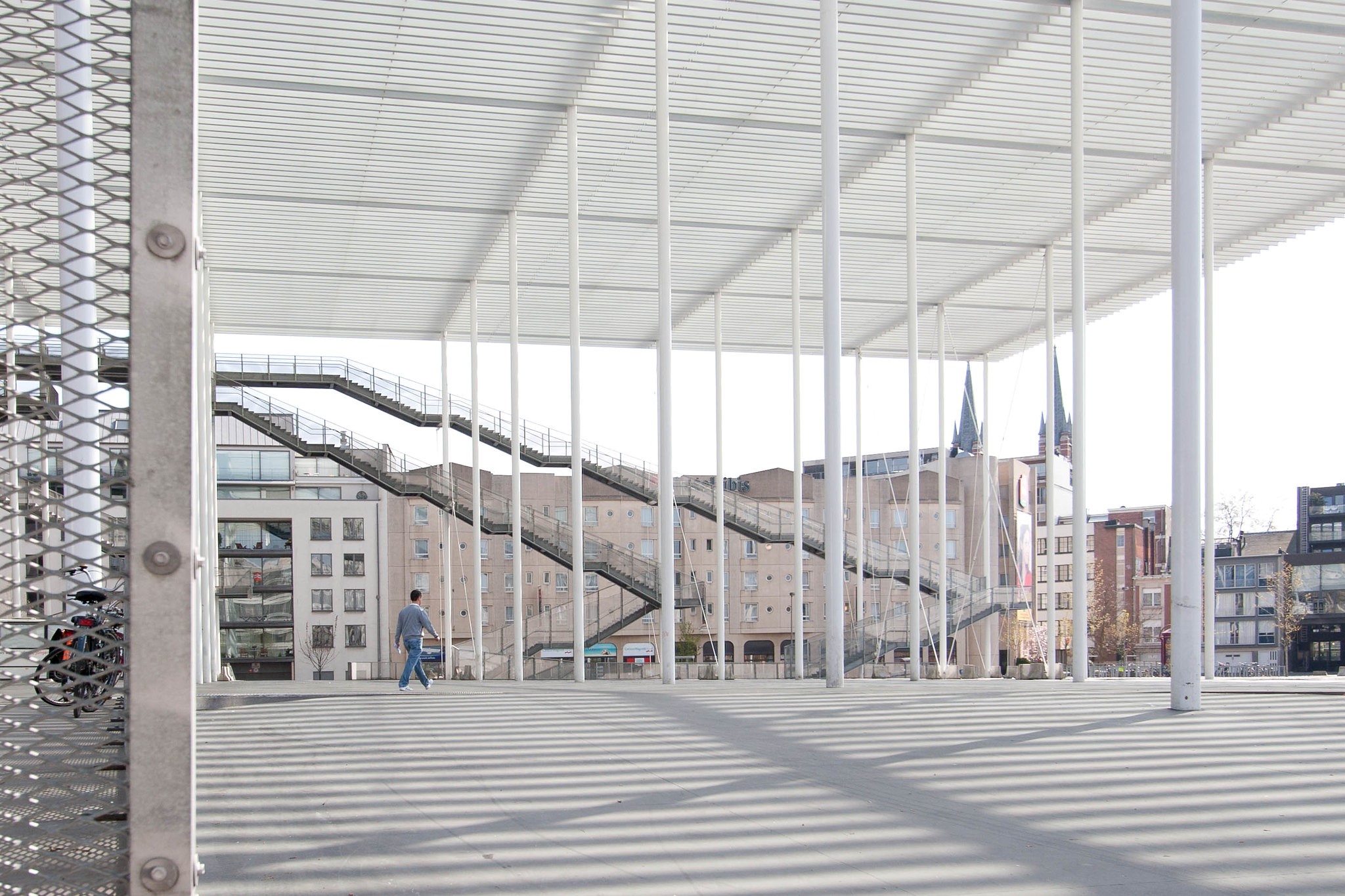 Театралният площад в Антверпен – архитектурата отстъпва на пространството