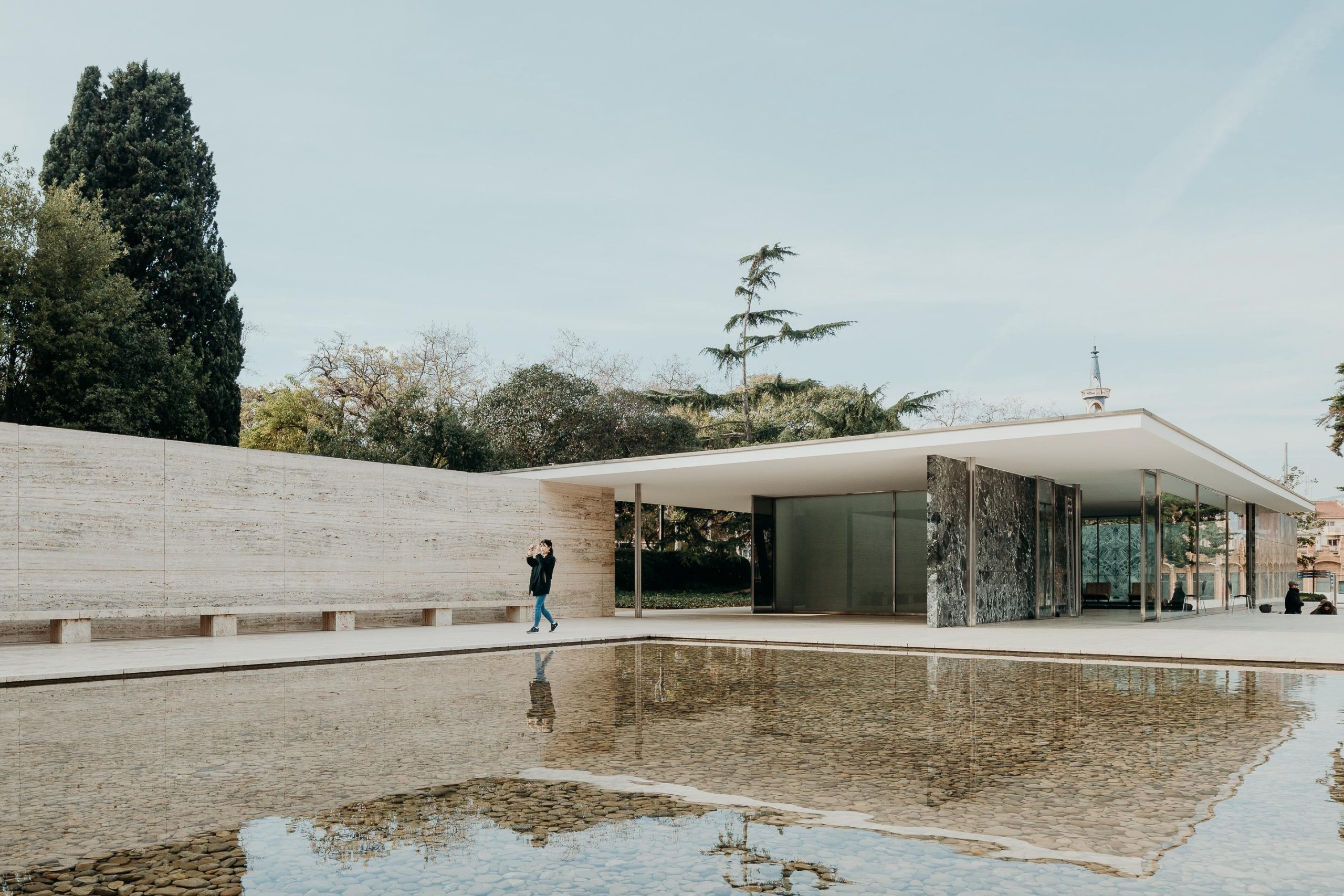 Нови ъгли на интерпретация в Павилион “Барселона” – виртуална архитектурна обиколка
